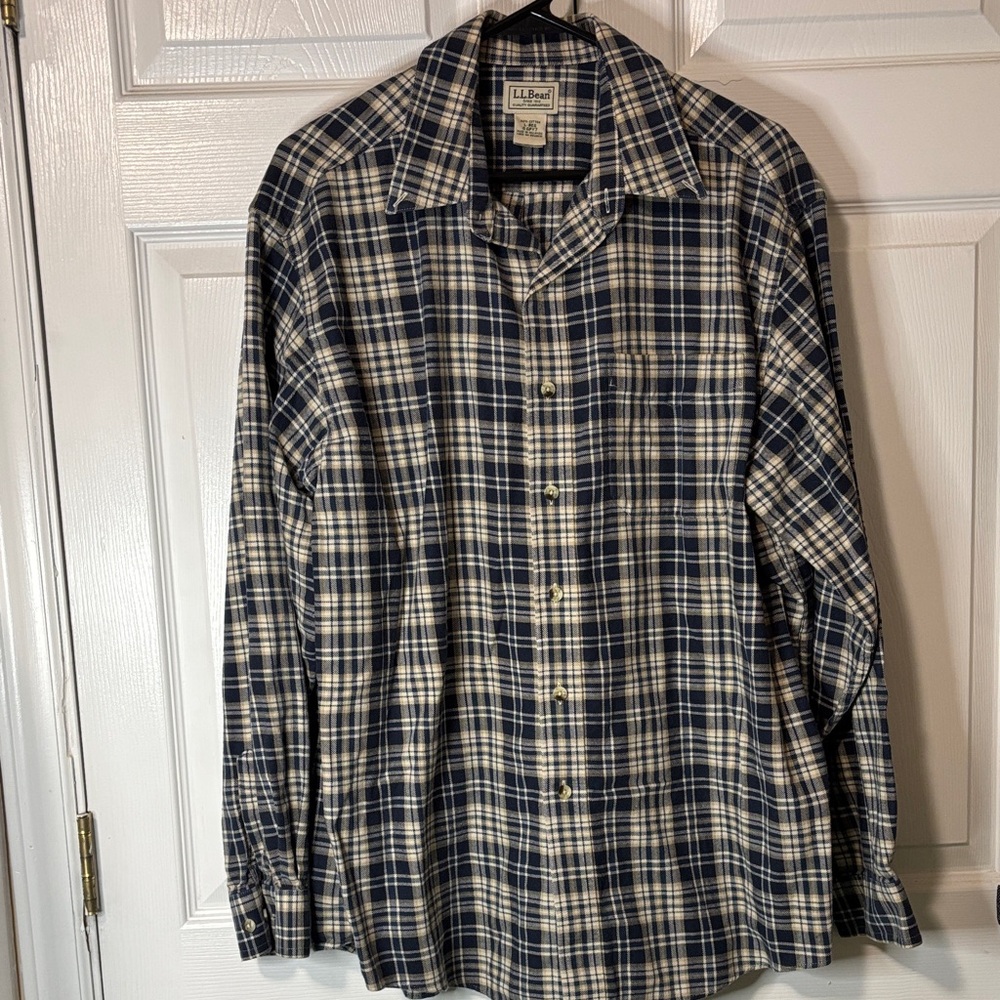 L.L. Bean Men's Navy and Cream Plaid Shirt Sz L VGUC